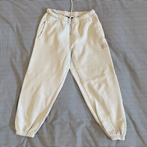 Like new, Aritzia cream sweatpants, size XS